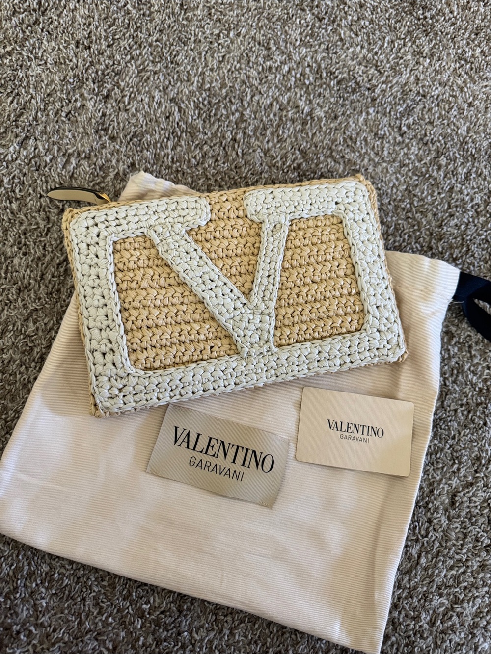 New Valentino Garavani Medium Vivasuperstar Raffia Flat Crochet Clutch Pouch Bag
